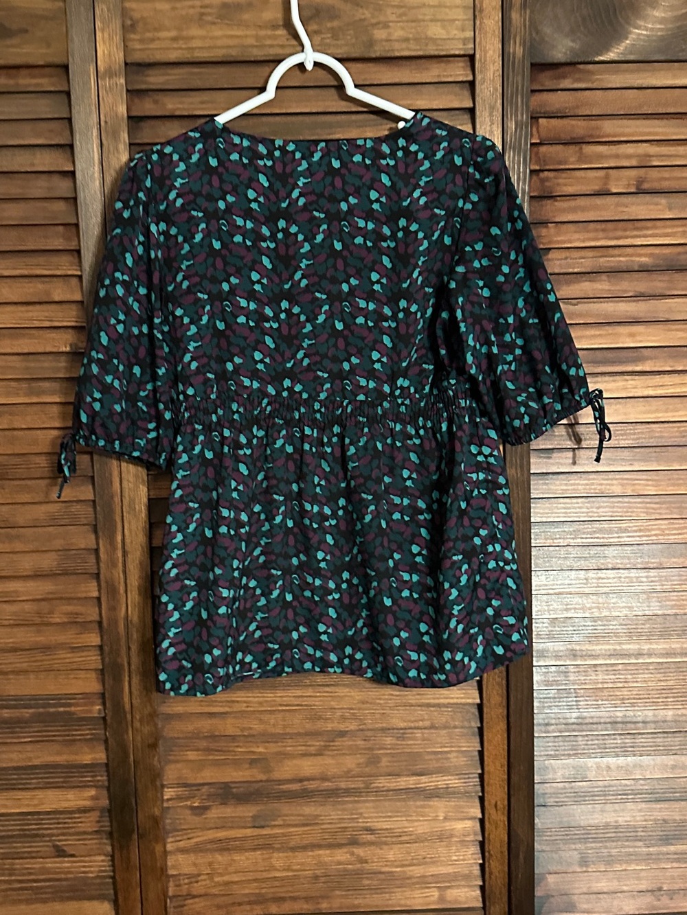 Ann Taylor Loft Women's Black Floral Print V-Neck Top - Picture 2 of 3